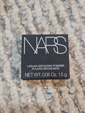 NARS Laguna Bronzing Powder Mini — Black Compact